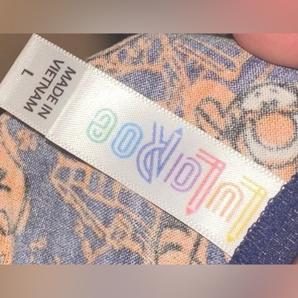 LuLaRoe Classic T Tigger Disney Print Shirt Size L NWT - Picture 5 of 6